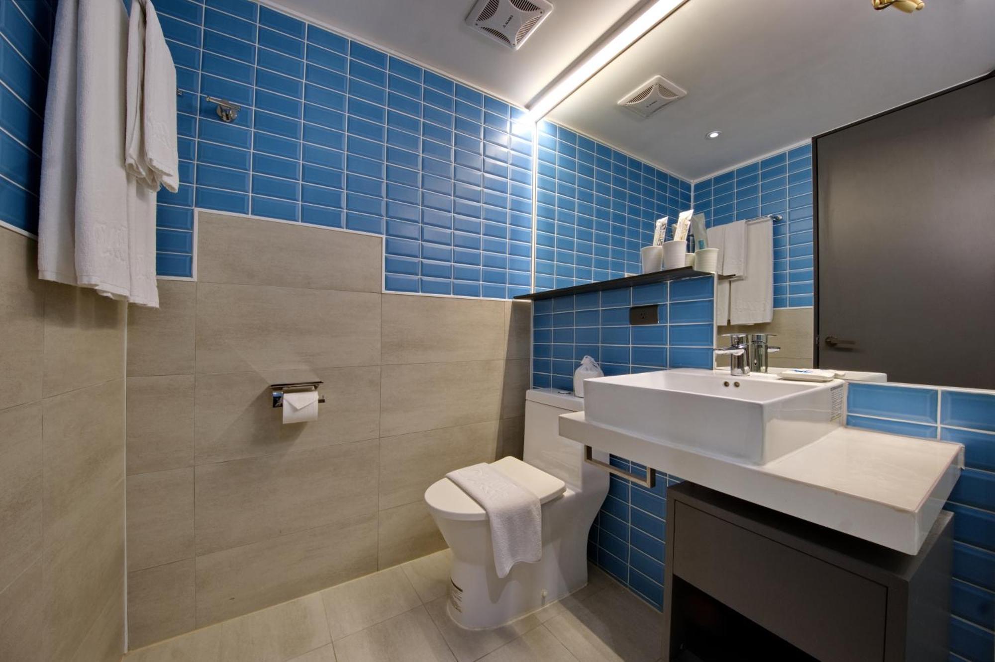 Olah Poshtel - Hualien Zhongfu Hotel Bagian luar foto
